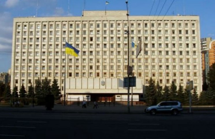 В Киевский облсовет проходит восемь парт…