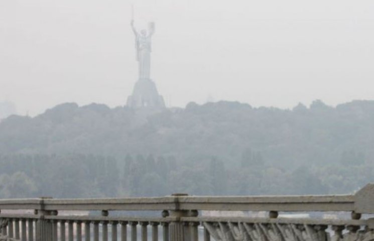 Киевлян предупреждают о густой дымке и п…