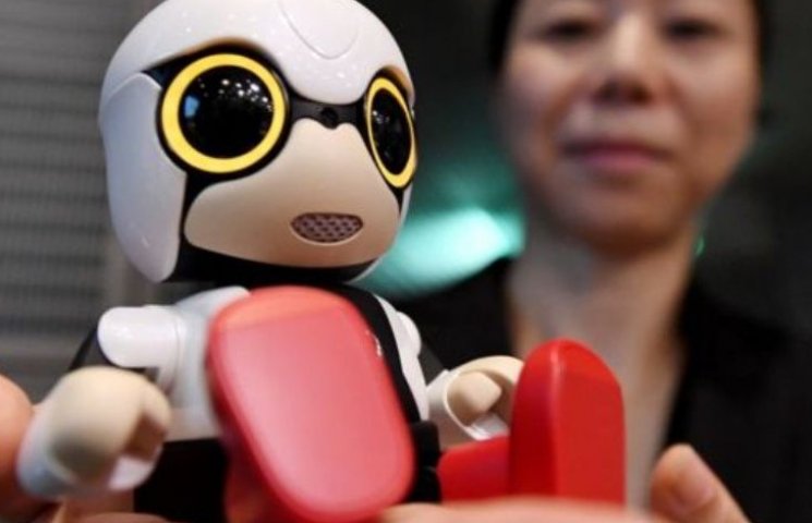 Toyota створила дитину-робота для самотн…