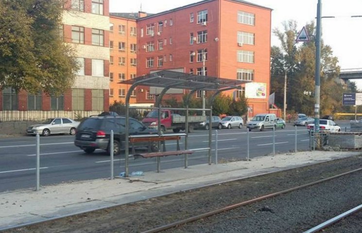 В Киеве появились стеклянные остановки:…