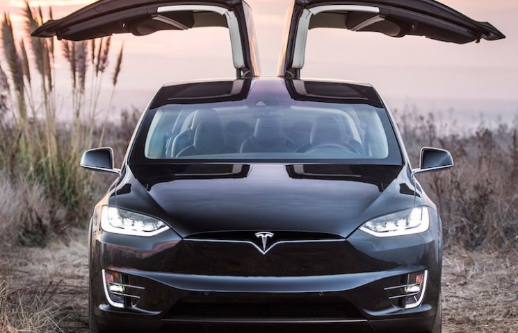 Tesla попала в рейтинг самых дорогих бре…