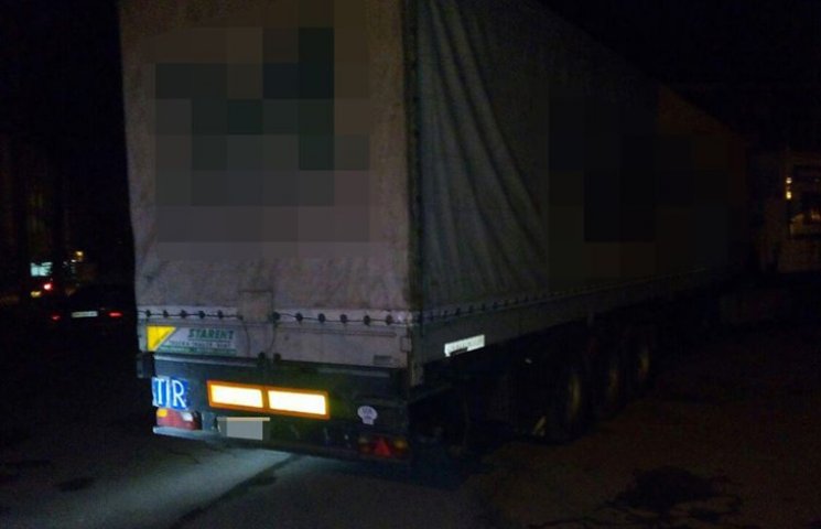 В Сумах затримали вантажівку з нелегальн…