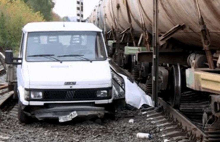 На Черкащині автівка втрапила під потяг,…