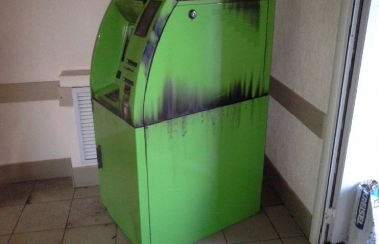 В Сумах підпалили банкомат у "віце-мерсь…