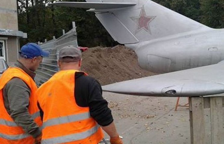 Демонтований вінницький літак-пам’ятник…