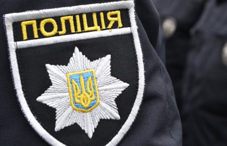 В полиции Черновцов и области еще 300 до…