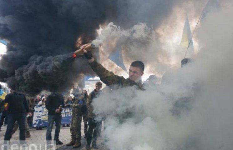 Как националисты шли по центру Киева…