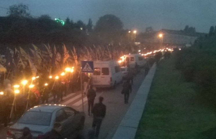 У центрі Києва лунають вибухи, а також п…