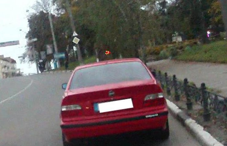 Автівка- "нелегал" порушувала ПДР в Сума…