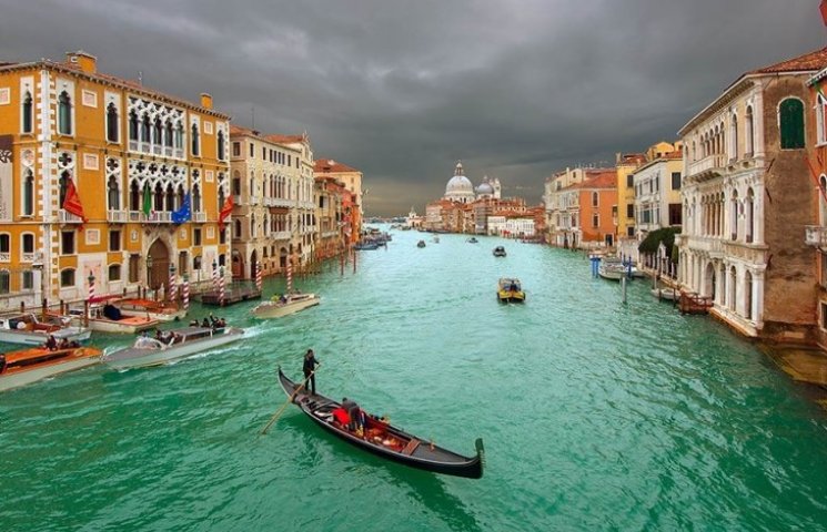 Венеция разрушается от наплыва туристов,…