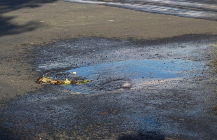 У центрі Миколаєва забив каналізаційний…