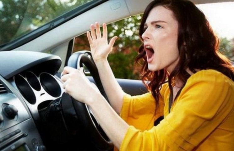 Почему женщины водят машину намного агре…