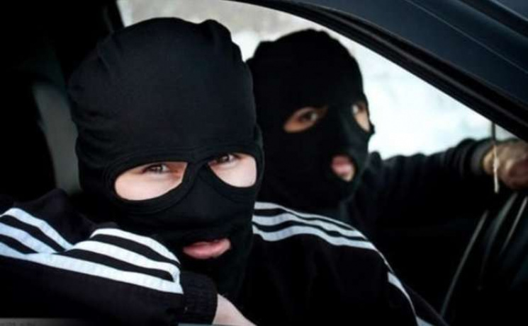 В Киеве молодчики в масках ограбили милл…