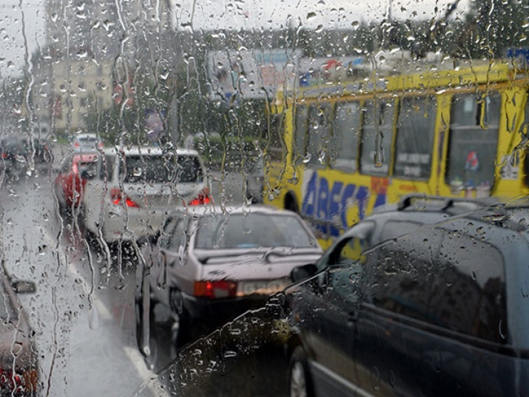 Дощ спровокував затори на столичних доро…
