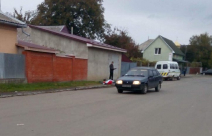У Мукачеві посеред вулиці померла жінка…