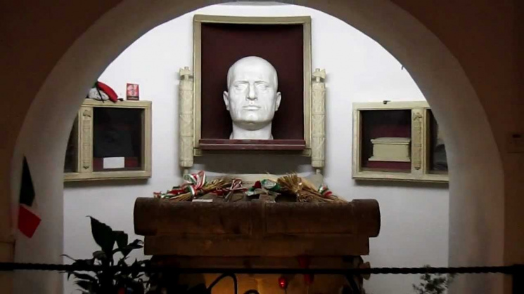 Муссолини жив: Почему в Италии до сих по…