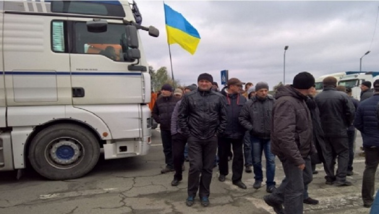 Держприкордонслужба попередила про заблокований рух вантажівок на пункті пропуску Ягодин