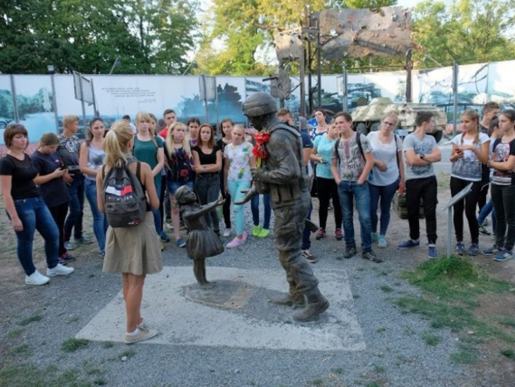 Школярі Дніпропетровщини відвідують патр…