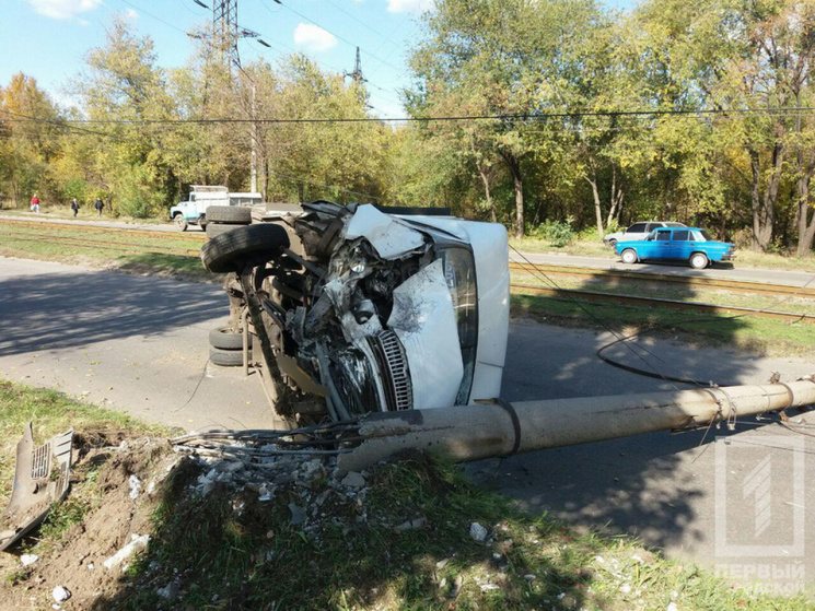 У Кривому Розі маршрутка з пасажирами вр…