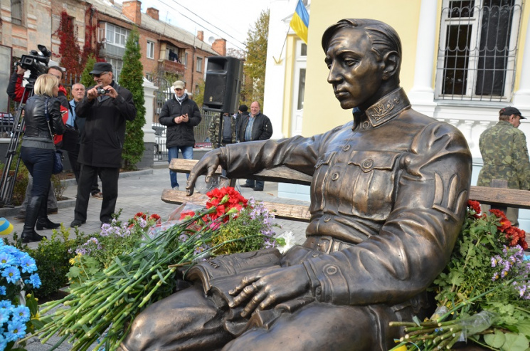 У Вінниці відкрили перший в Україні пам&amp;#039;ятник Симону Петлюрі у повний зріст