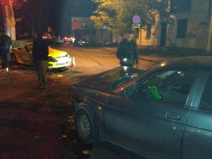 Вночі в Одесі зіткнулися три автівки…
