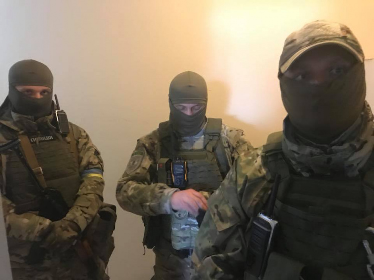 По адресам офицеров "Донбасса" проводят…