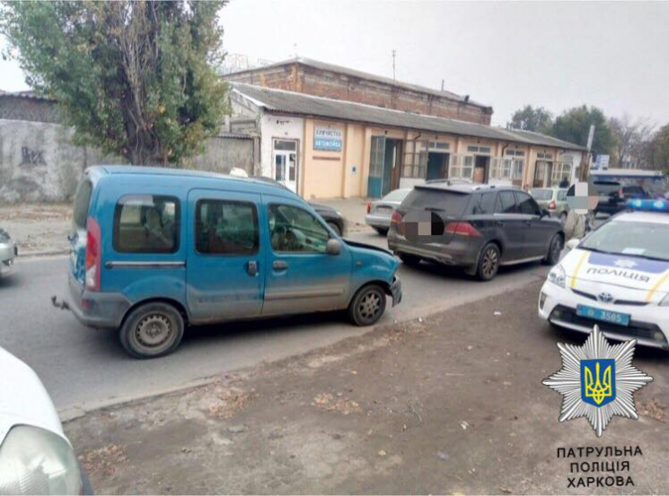 В Харькове Renault протаранил Mercedes (…