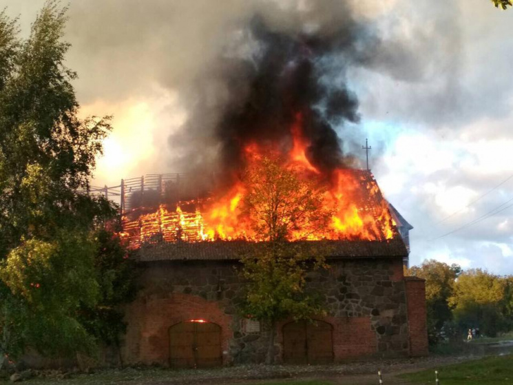 На Росії діти спалили німецький будинок…
