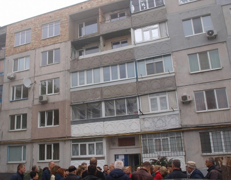 В столице Западного Донбасса жители взор…