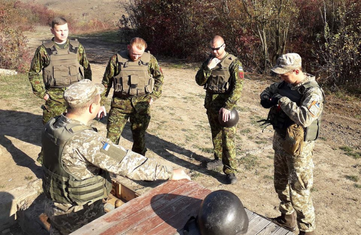 Естонських армійців вчили кам&#039;янець…