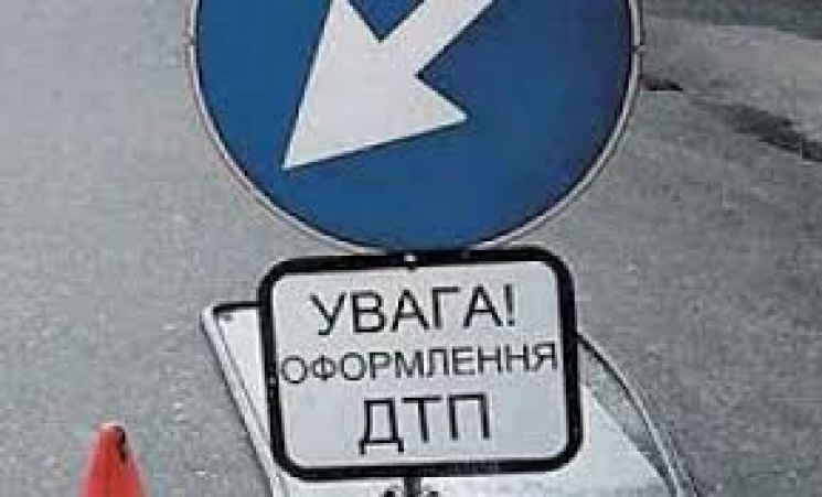 На Хмельниччині мотоцикліст влетів у сві…