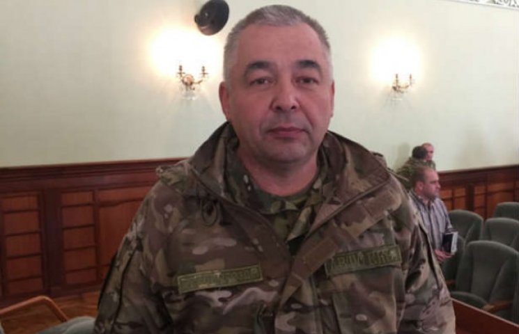 Аваков подарил пистолет командиру баталь…