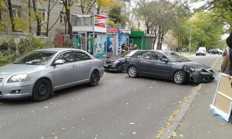 У Дніпрі автівка знесла світлофор…