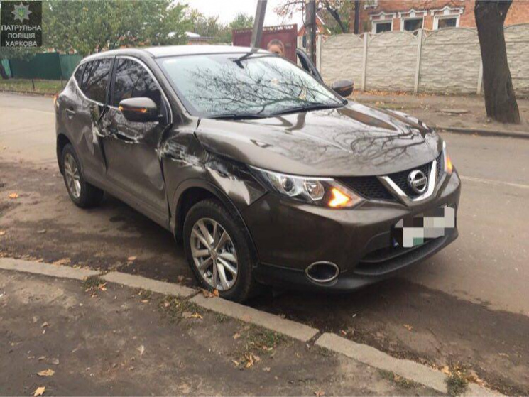 В Харькове Nissan въехал в припаркованны…