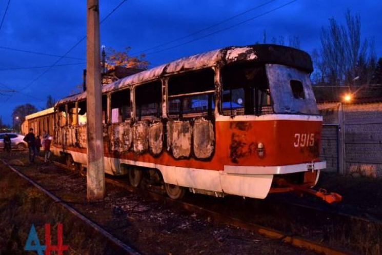 В окупованому Донецьку вщент згорів трам…