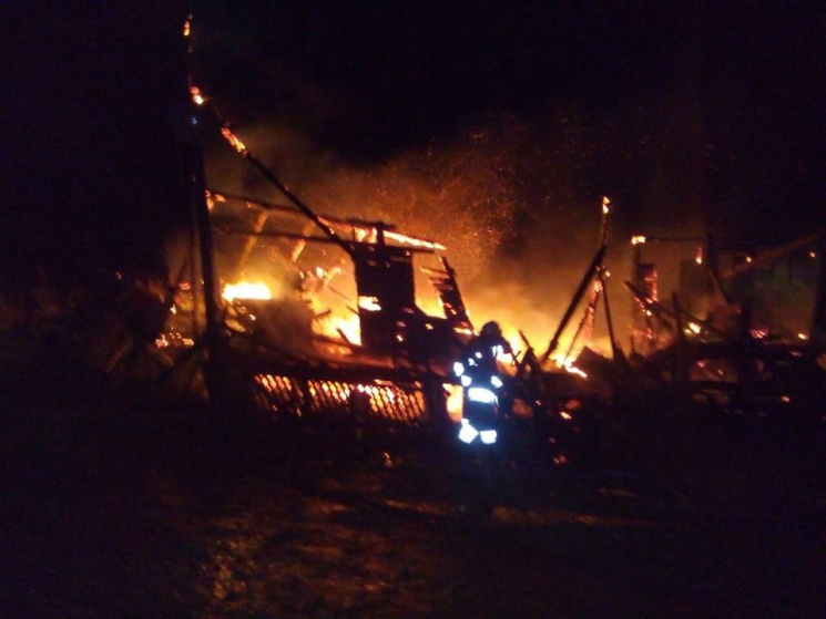 У Солотвино згоріли дерев&#039;яні будин…