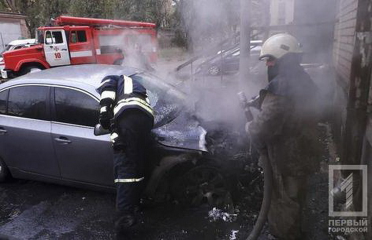 В Кривом Роге горели два автомобиля…