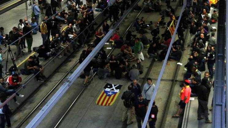 Каталонцы снова бунтуют и блокируют доро…