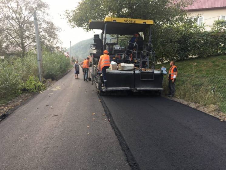 На Тячівщині триває ремонт дороги "Нерес…