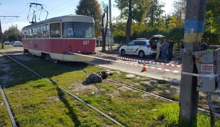 В Каменском трамвай насмерть сбил пенсио…