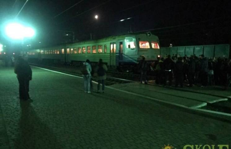 Пасажири на станції Сколе заблокували по…
