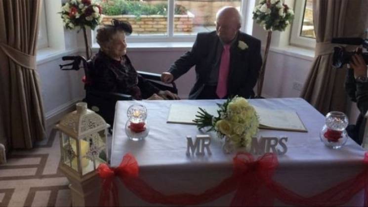 100-летняя британка вышла замуж за жених…
