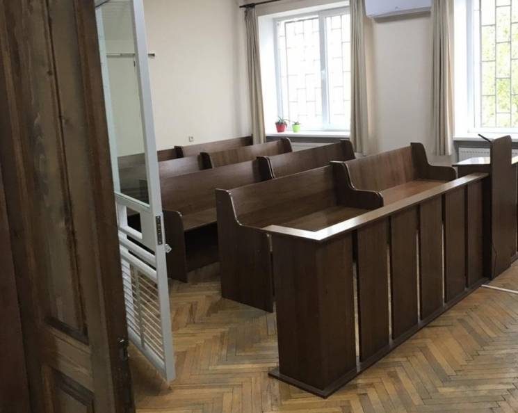 В Ужгородском суде взрывчатки не нашли (…