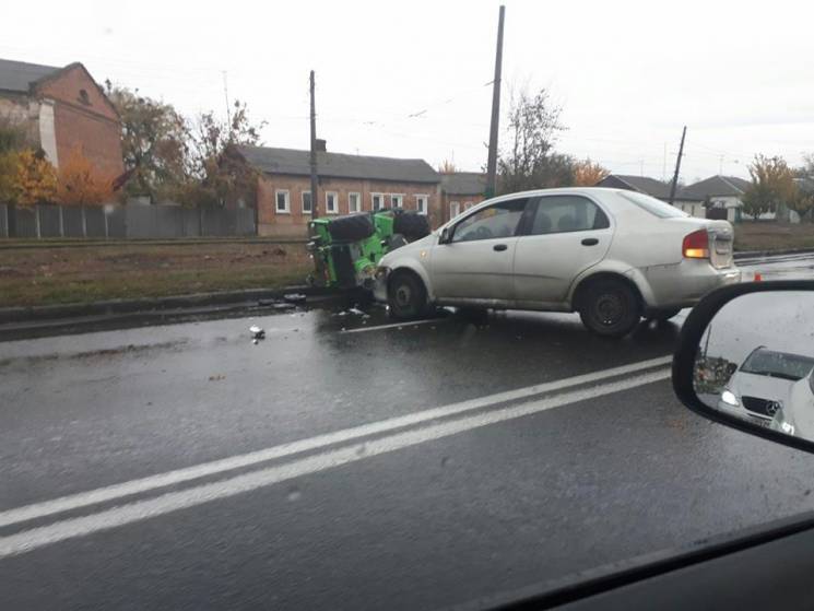 В Харькове Chevrolet столкнулся с погруз…