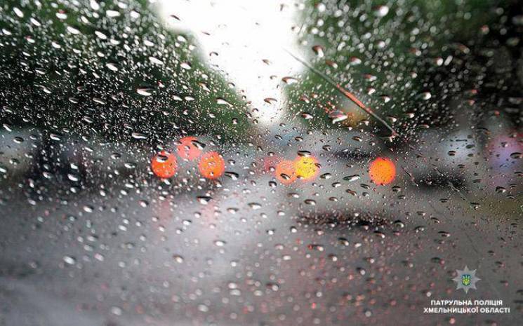 Що потрібно знати водіям про мокру погод…