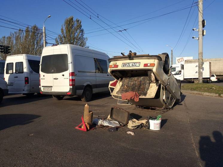 У Дніпрі маршрутка перекинула легковик (…