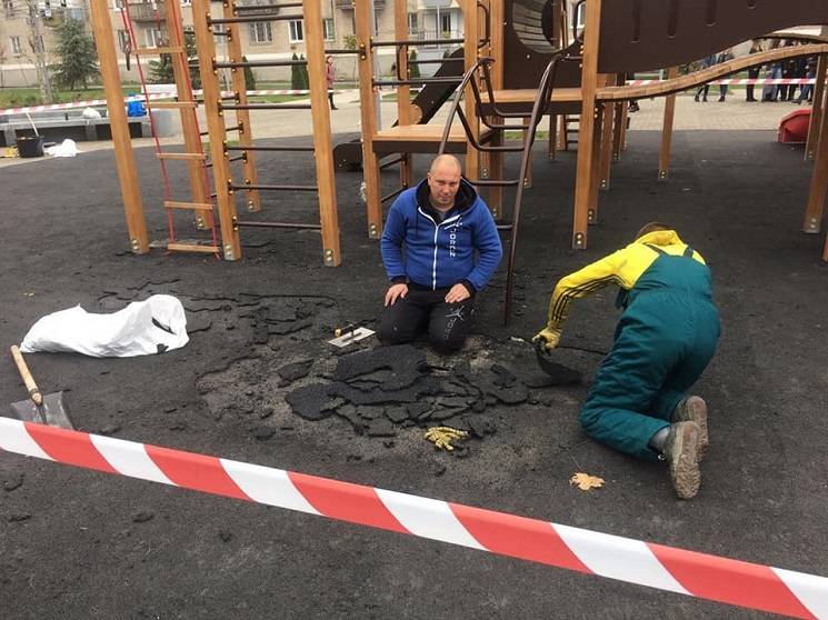 У Новомосковську вандали пошкодили дитяч…