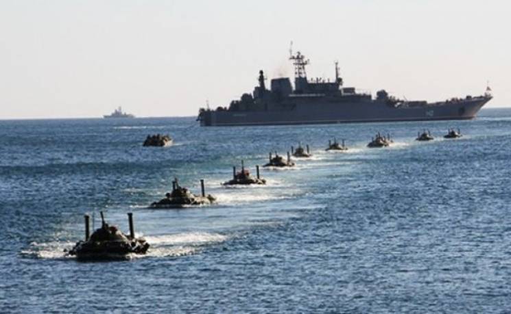 Россия стянула к Азовскому морю 120 кора…