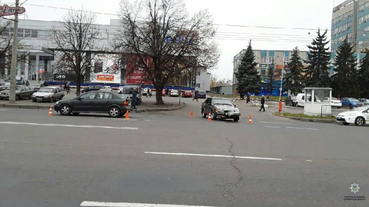 В Харькове невнимательный водитель спров…