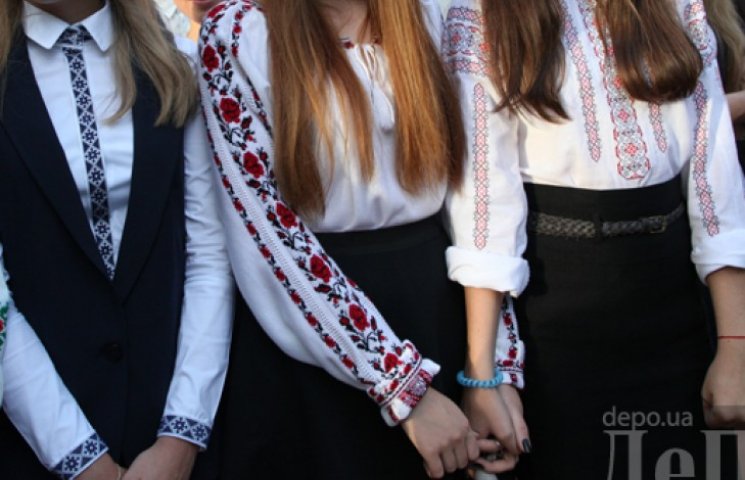 В Ялті учні української гімназії у вишив…